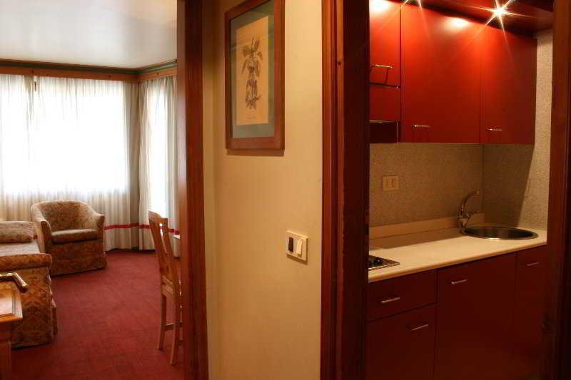 Rta Hotel Catturani Madonna Exteriör bild